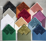 Zaproszenia ślubne dodatkowe koperty bileciki koperty z welurową wklejką, elegancka welurowa koperta do zaproszeń ślubnych3