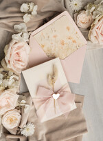 Zaproszenia ślubne Złote Glamour eleganckie zaproszenie na ślub z suszonym dmuszkiem, wyjątkowe zaproszenia ślubne z dmuszkiem, zaproszenia na ślub w stylu glamour10