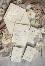 Zaproszenia ślubne Złote Glamour złote zaproszenia ślubne robione na zamówienie, zaproszenia ślubne w stylu glamour, nowoczesne złote zaproszenia ze wstążką, eleganckie zaproszenia ślubne ze złotymi napisami5