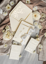 Zaproszenia ślubne Złote Glamour złote zaproszenia ślubne robione na zamówienie, zaproszenia ślubne w stylu glamour, nowoczesne złote zaproszenia ze wstążką, eleganckie zaproszenia ślubne ze złotymi napisami3