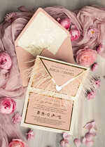 Zaproszenia ślubne Złote Glamour zaproszenia ślubne z piórami, strusie pióra na zaproszeniach ślubnych, nietypowe zaproszenie na ślub, złote zaproszenia na ślub i wesele7