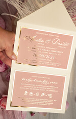 Zaproszenia ślubne Złote Glamour zaproszenia ślubne z piórami, strusie pióra na zaproszeniach ślubnych, nietypowe zaproszenie na ślub, złote zaproszenia na ślub i wesele13