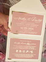 Zaproszenia ślubne Złote Glamour zaproszenia ślubne z piórami, strusie pióra na zaproszeniach ślubnych, nietypowe zaproszenie na ślub, złote zaproszenia na ślub i wesele14