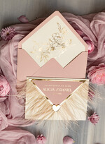 Zaproszenia ślubne Złote Glamour zaproszenia ślubne z piórami, strusie pióra na zaproszeniach ślubnych, nietypowe zaproszenie na ślub, złote zaproszenia na ślub i wesele6