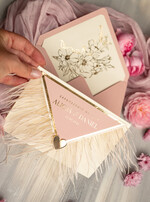 Zaproszenia ślubne Złote Glamour zaproszenia ślubne z piórami, strusie pióra na zaproszeniach ślubnych, nietypowe zaproszenie na ślub, złote zaproszenia na ślub i wesele11