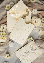 Zaproszenia ślubne Złote Glamour Eleganckie złote zaproszenia ślubne z perełkami, zaproszenie na ślub złocone, zaproszenia na ślub w stylu glamour, złote napisy na zaproszeniach ślubnych 7