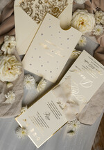 Zaproszenia ślubne Złote Glamour Eleganckie złote zaproszenia ślubne z perełkami, zaproszenie na ślub złocone, zaproszenia na ślub w stylu glamour, złote napisy na zaproszeniach ślubnych 8