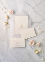 Zaproszenia ślubne Złote Glamour minimalistyczne złote zaproszenia na ślub w delikatnej kolorystyce przeźroczysta koperta0
