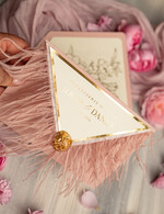 Zaproszenia ślubne Złote Glamour zaproszenia ślubne z piórami, strusie pióra na zaproszeniach ślubnych, nietypowe zaproszenie na ślub, złote zaproszenia na ślub i wesele1