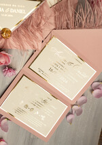 Zaproszenia ślubne Złote Glamour zaproszenia ślubne z piórami, strusie pióra na zaproszeniach ślubnych, nietypowe zaproszenie na ślub, złote zaproszenia na ślub i wesele7