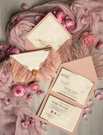 Zaproszenia ślubne Złote Glamour zaproszenia ślubne z piórami, strusie pióra na zaproszeniach ślubnych, nietypowe zaproszenie na ślub, złote zaproszenia na ślub i wesele6