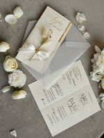 Zaproszenia ślubne Złote Glamour Delikatne zaproszenia ślubne złocone z kalką, kwiatami i kokardką 1