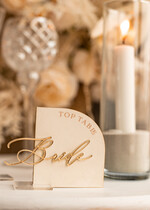 Winietki glamour welurowe winietki na stół weselny, eleganckie winietki ecru ze złotymi napisami, delikatne winietki ślubne z weluru2