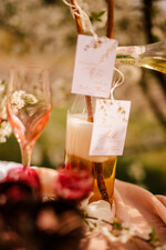 Zawieszki na butelki glamour ślubne zawieszki na alkohol, złote z dowolną treścią3