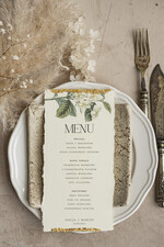 Menu glamour złota karta dań weselnych, menu weselne z dartymi brzegami i płatkami złota, karta podawania dań na weselu ze złotem 2