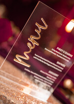 Menu glamour nowoczesna forma karty dań na weselu, akrylowe menu weselne, stojąca karta dań, menu weselne w stylu glamour 0