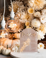 Menu glamour eleganckie menu weselne w beżowych kolorach, karta dań z pleksy, weselne menu do postawienia na stole, złote menu na stół weselny, złote menu13