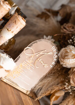Menu glamour elegancka forma karty deserów na weselu, akrylowe menu weselne, stojąca karta deserów, menu weselne w stylu glamour, złote menu weselne4