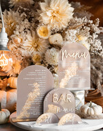 Menu glamour eleganckie menu weselne w beżowych kolorach, karta drinków z pleksy, weselne menu stołu szwedzkiego do postawienia na stole, złote menu na stół weselny, złota karta dań13