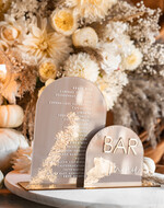 Menu glamour eleganckie menu weselne w beżowych kolorach, karta drinków z pleksy, weselne menu stołu szwedzkiego do postawienia na stole, złote menu na stół weselny, złota karta dań10