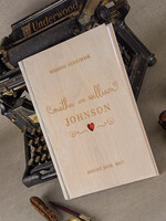 Księgi wpisów gości Drewniane  album ślubny do wpisów gości weslnych, okładka z drewna grawerowane imiona i data2