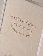 Księgi wpisów gości Drewniane  księga gości do wklejania zdjęć i wpisów gości weselnych, okładka z drewna grawerowane imiona i data2