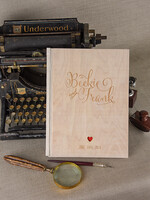 Księgi wpisów gości Drewniane  ksiega pamiatkowa slub mozliwe czarne kartki, drewniana z wygrawerowanymi imionami i datą0