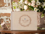 Księgi wpisów gości Drewniane  rustykalny wianuszek pamiątkowa księga na wpisy gości weselnych  drewniana okładka  grawerowane imiona i data 0