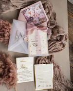 Zestawy Próbkowe próbki zaproszeń Próbka zaproszenia złote zaproszenia ślubne z perełkami, eleganckie zaproszenie na ślub w kalkowym etui, złocone zaproszenie na ślub cywilny perły, perełki na zaproszeniach ślubnych0