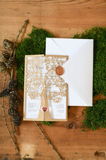 Zaproszenia ślubne Rustykalne i Natura niezwykłe zaproszenia ślubne w stylu rustykalnym z pięknym laserowo wycinanym drzewem0