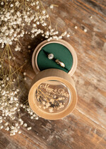 Pudełka Szkatułki na Obrączki szkatułki rustykalne pudełeczko na obrączki ślubne przezroczyste wieczko delikatne kwiaty zatopione w żywicy ręcznie robiona szkatułka1