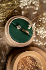 Pudełka Szkatułki na Obrączki szkatułki rustykalne pudełeczko na obrączki ślubne przezroczyste wieczko delikatne kwiaty zatopione w żywicy ręcznie robiona szkatułka10