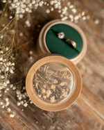 Pudełka Szkatułki na Obrączki szkatułki rustykalne pudełeczko na obrączki ślubne przezroczyste wieczko delikatne kwiaty zatopione w żywicy ręcznie robiona szkatułka0