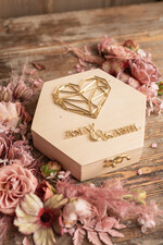 Pudełka Szkatułki na Obrączki szkatułki pudełko na obrączki ślubne wasze imiona i data złote serduszko5