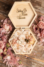 Pudełka Szkatułki na Obrączki szkatułki pudełko na obrączki ślubne wasze imiona i data złote serduszko3