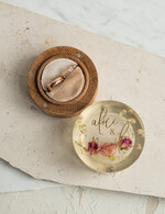 Pudełka Szkatułki na Obrączki szkatułki szkatułka na obrączki z kwiatami, pudełko na obrączki z żywicy, pudełko na obrączki z zatopionymi kwiatami w żywicy1