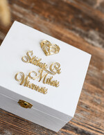 Pudełka Szkatułki na Obrączki szkatułki pudełeczko na obrączki ślubne wasze imiona białe pudełko złote napisy   1