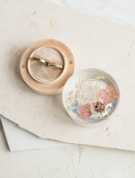 Pudełka Szkatułki na Obrączki szkatułki pudełko z imionami pary młodej, szkatułka na obrączki z kwiatami, pudełko na obrączki z żywicy, pudełko na obrączki z zatopionymi kwiatami w żywicy2