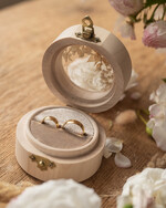 Pudełka Szkatułki na Obrączki szkatułki pudełeczko do podawania obrączek ślubnych wasze imiona i dataręcznie robione szkatułka z drewna z żywicą, personalizowana szkatułka na obrączki ślubne, szkatułka z kwiatami na obrączki7