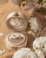 Pudełka Szkatułki na Obrączki szkatułki pudełeczko do podawania obrączek ślubnych wasze imiona i dataręcznie robione szkatułka z drewna z żywicą, personalizowana szkatułka na obrączki ślubne, szkatułka z kwiatami na obrączki9