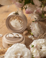 Pudełka Szkatułki na Obrączki szkatułki pudełeczko do podawania obrączek ślubnych wasze imiona i dataręcznie robione szkatułka z drewna z żywicą, personalizowana szkatułka na obrączki ślubne, szkatułka z kwiatami na obrączki3