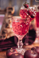 Zawieszki na butelki boho/etno/pióra etykieta na wódkę zawieszka na alkohol weselny, boho eleganckie wasza tresc2