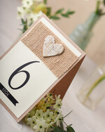 Numery na stół Rustykalne tabliczka z numerem stołu weselnego, w stylu rustykalnym3