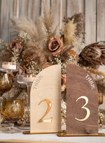 Numery na stół Rustykalne Komplet Drewniane numerki na stół weselny, rustykalne numery stołów weselnych, rustykalne numerki na stol weselny, drewniane numery stolow weselnych2