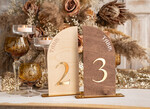 Numery na stół Rustykalne Komplet Drewniane numerki na stół weselny, rustykalne numery stołów weselnych, rustykalne numerki na stol weselny, drewniane numery stolow weselnych4