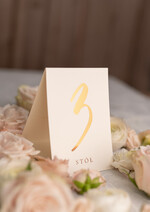 Numery na stół Glamour tabliczki numerki na stół weselny  złote litery 1
