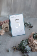 Numery na stół Glamour numery na stoły weselne, złote złocone eleganckie i klasyczne0