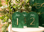 Numery na stół Glamour welurowe numerki na stoly weselne, zlote numerki na stol weselny, numeracja stołów weselnych, zielone numerki na stół weselny3