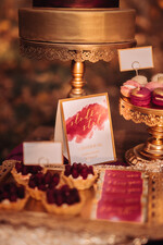 Numery na stół Otwarte jednokartkowe numery na stół gości weselnych, eleganckie usadzenie gości0