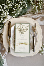 Menu botaniczne podróżnicze  menu weselne z suszoną gipsówką, menu na stoły weselne karta potraw weselnych, karta dań na weselu z suszonymi kwiatami1